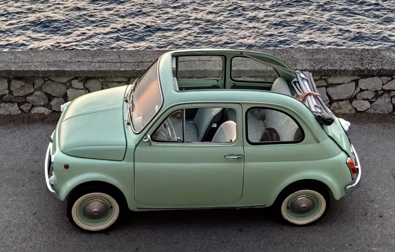 Questa comune abitudine in auto può costarti molto Immagine selezionata
