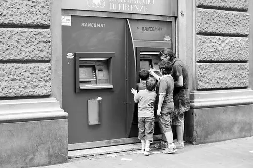 Bancomat: attenzione alla nuova regola sui prelievi che può costare una multa Immagine selezionata