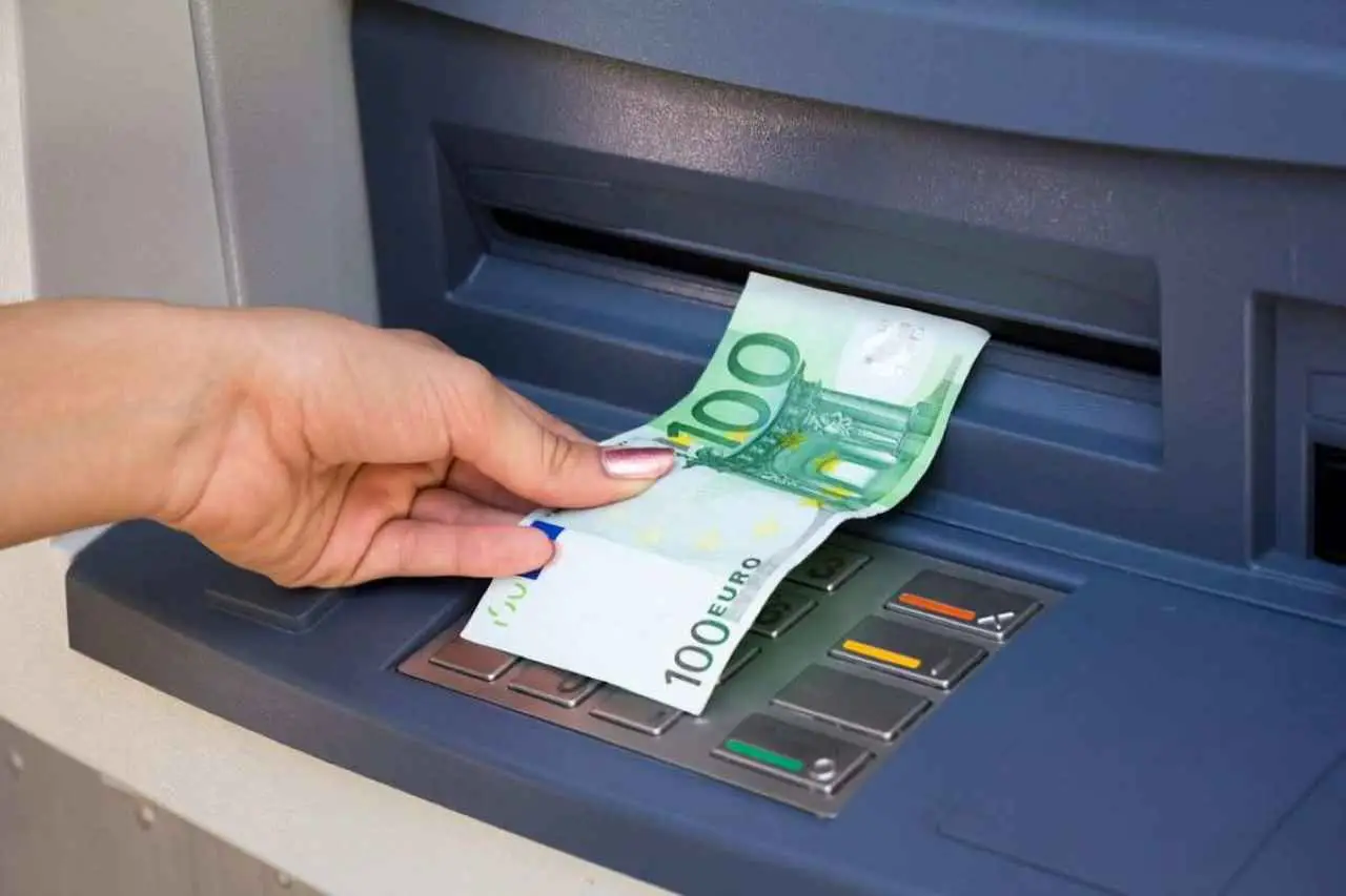 Bancomat: attenzione alla nuova regola sui prelievi che può costare una multa Immagine selezionata