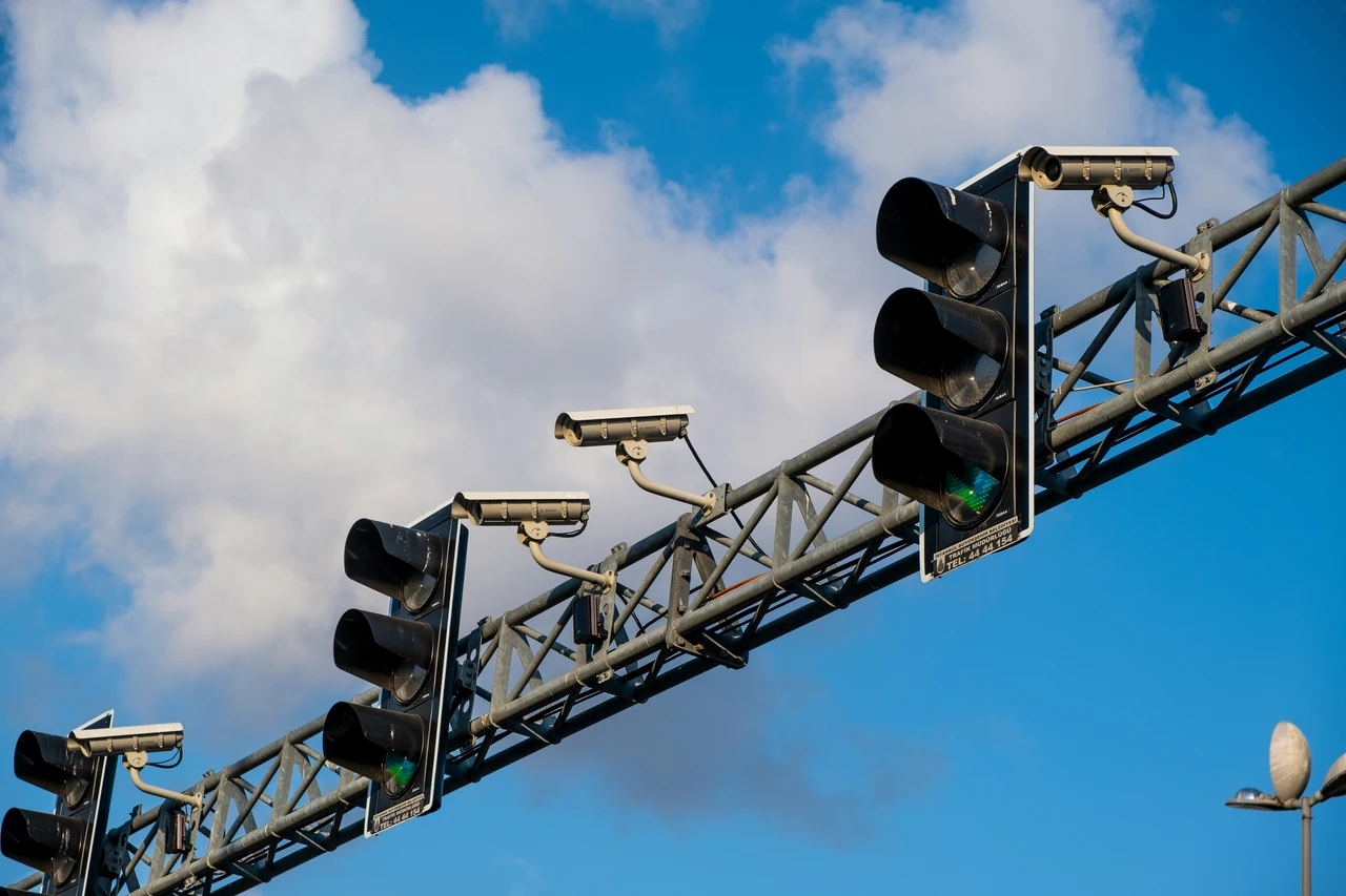 Nuovi autovelox 2025: da quale distanza rilevano e perché frenare tardi non basta Nuovi autovelox 2025: da quale distanza rilevano e perché frenare tardi non basta
